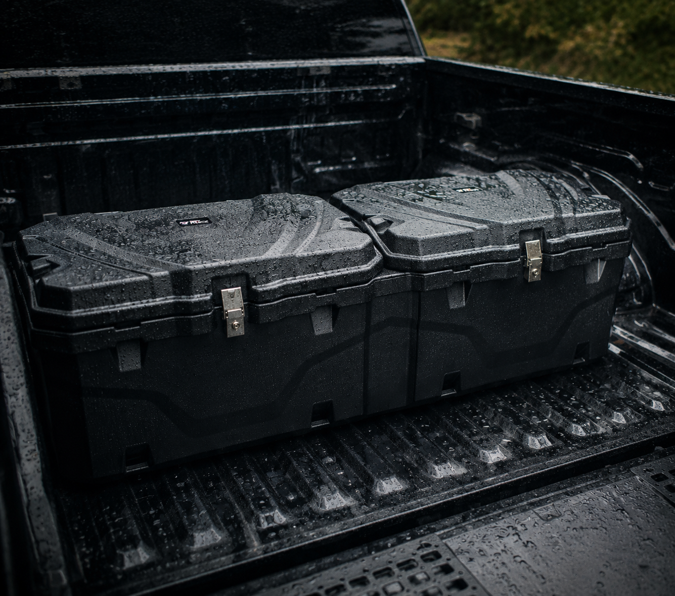 Lockable 160Qt Waterproof Truck Bed Tool Box for Pickup Trucks